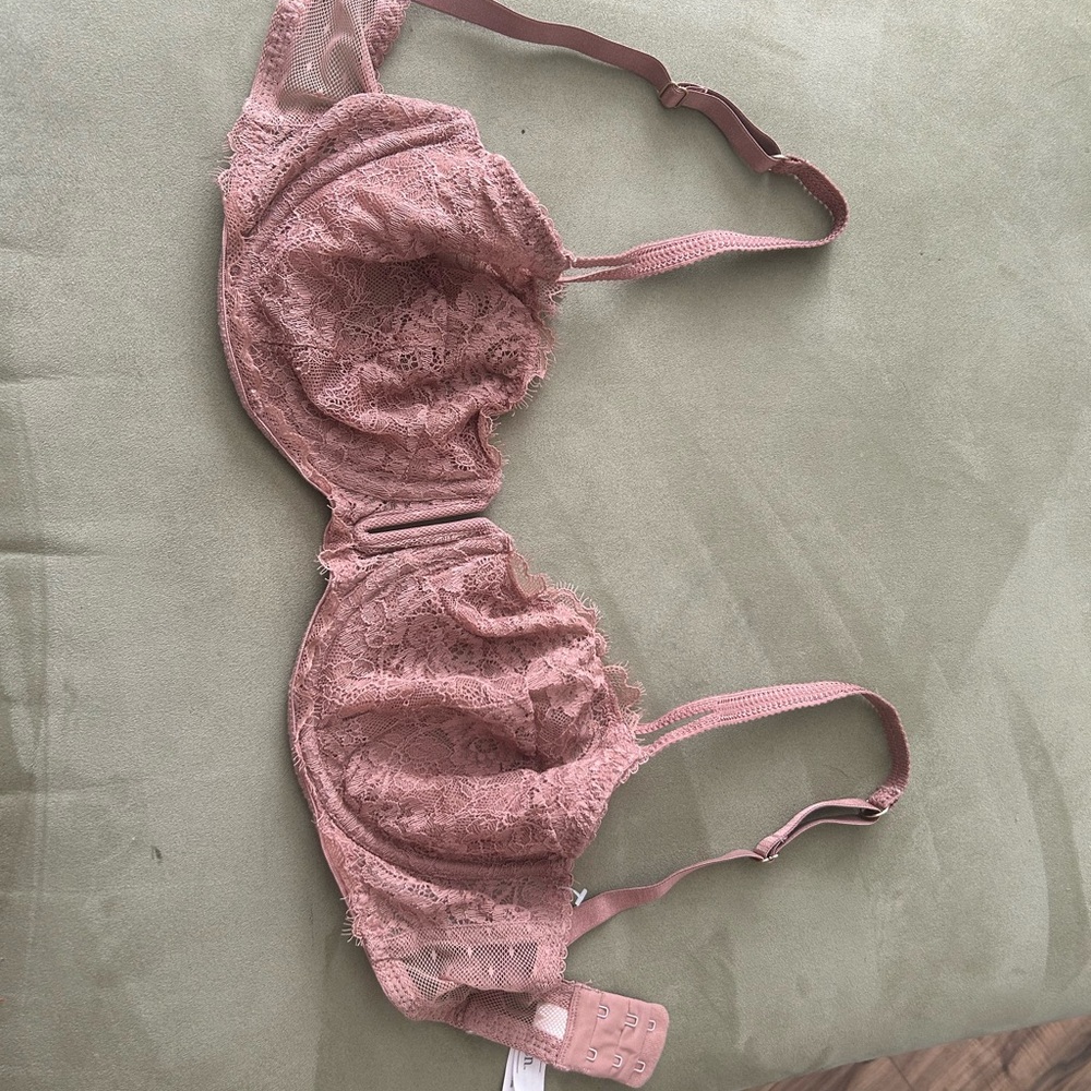 Lace Underwire Bra in Pink
